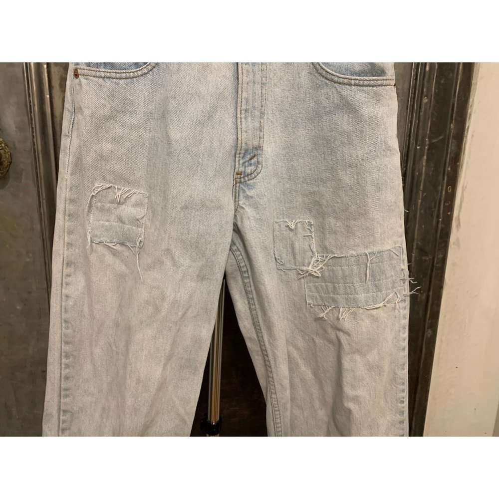 Vintage light wash Levis 550 cropped and patches design 90s Made in USA 30" - Picture 7 of 8